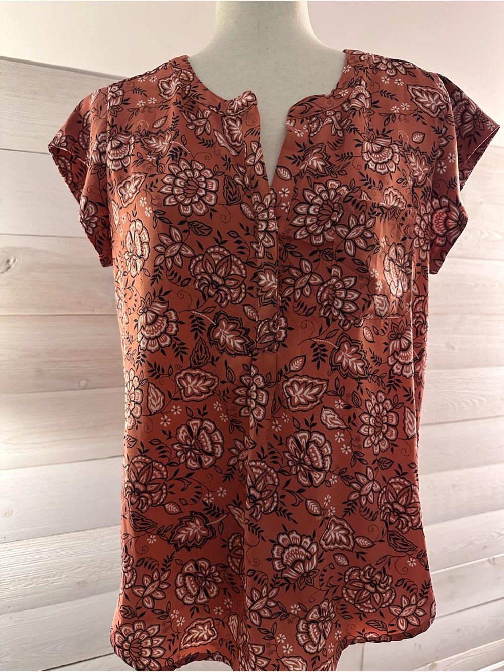 Liz Claiborne Pink Floral Split-Neck Short Sleeve Blouse - M